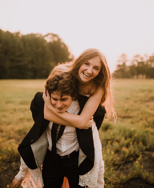 With each day that passes, fall gets a little bit closer 🙃🍃🍁 &mdash; I&rsquo;M SO READY ! Are you?!
.
.
.
.
.
.
.
#adventuresession #makeadventure #photobugcommunity #teethsoclean
#utahweddingphotographer #arizonaweddingphotographer #alabamaweddin