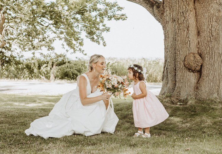 Sarah and her girls 🌼
Happy Friday, don&rsquo;t forget to stop and smell the roses!
⠀⠀⠀⠀⠀⠀⠀⠀⠀
Photographer: @earthandhoney.co 
Florist: @freelyfloral 
Makeup: @daniellegrasleymakeup 
Hair: @nadine.hair.esthetics