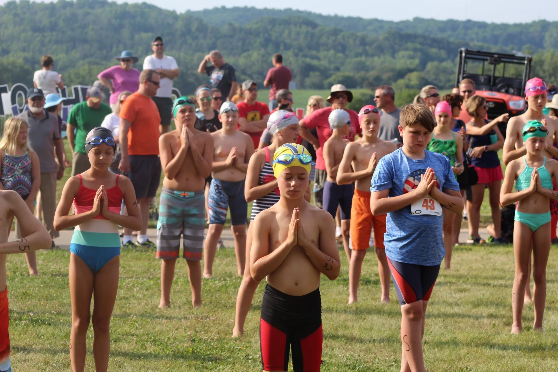 Butterfly Kids Yoga for Athletes led the pre-race stretching for Perinton’s Youth Triathlon this weekend! Over 70 kids stretched, and then swam, biked and ran to the finish line — amazing job athletes! Thank you to Dennis from our Yoga for Athletes team for giving everyone a great stretch to help them be their best!