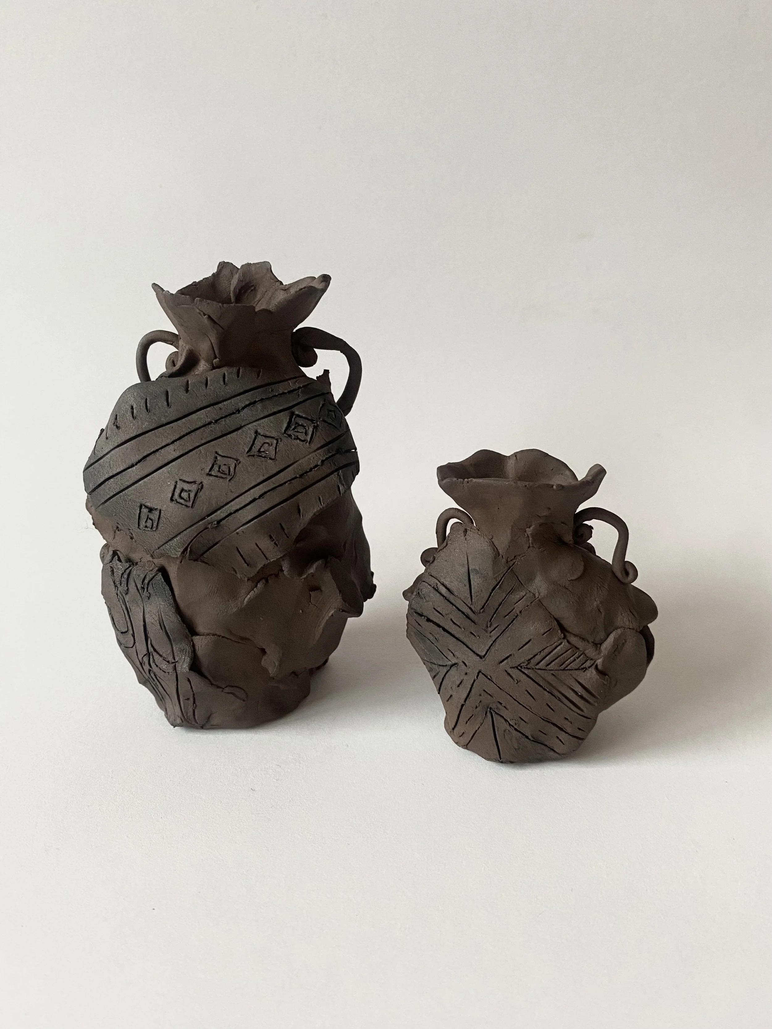 Links -  5" (H) x 6" (W) x 2.5" (L)