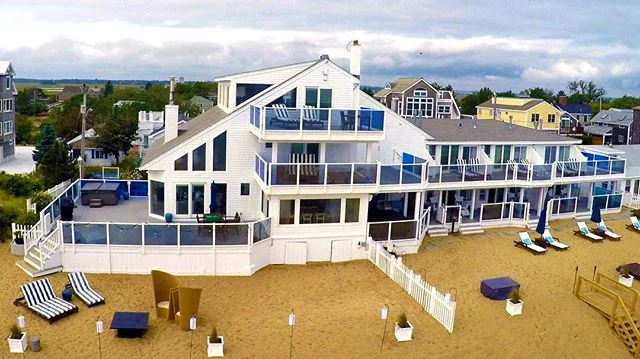 Aerial front shot of @blueinnonthebeach ! We can't wait to come back! #beachfronthotel #waterfrontliving #aerialcinematography #aerialphotography #3drsolo #commercialrealestate #hotel #beach #beachlife #uav #drone