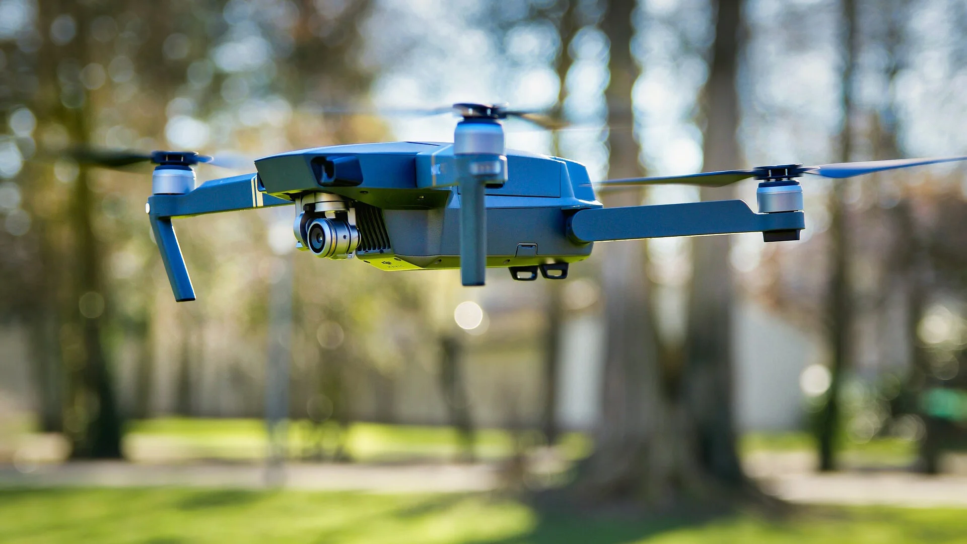 drone-3181111_1920.jpg