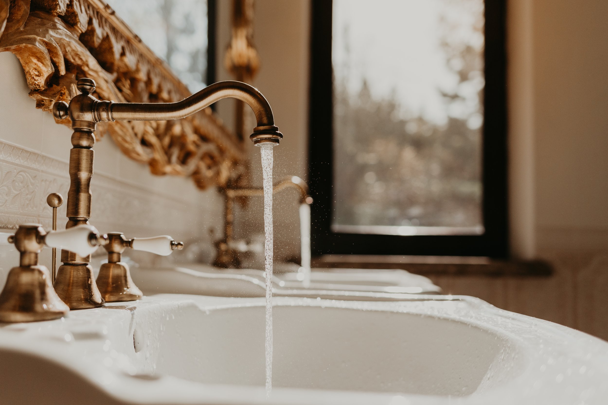 water-flows-from-the-faucets-into-the-sink-beauti-2023-11-27-05-23-09-utc.jpg
