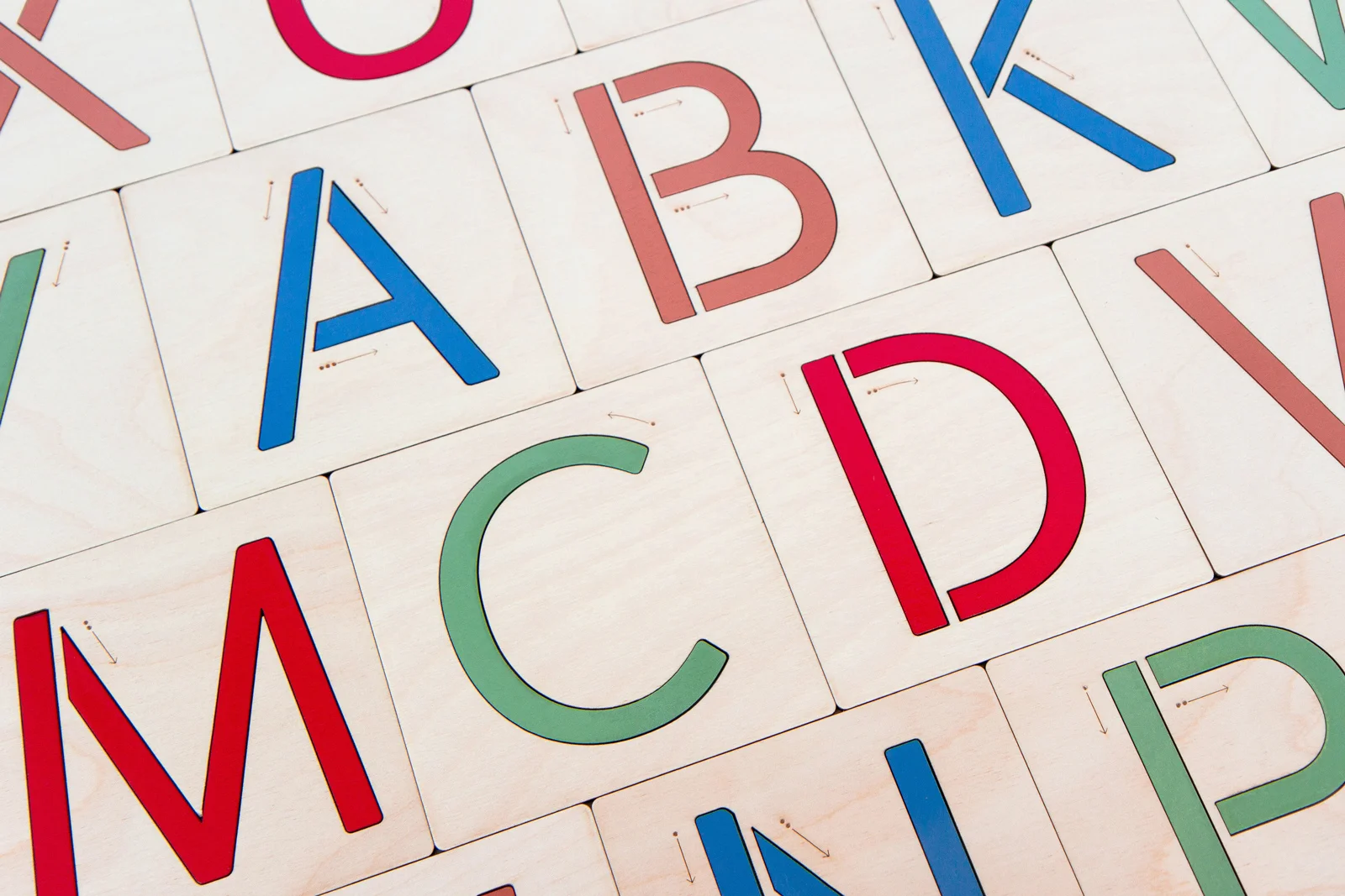 Traces Sans is a set of uppercase characters altered to maintain stencil rigidity with the least interruption in stroke sequence. Wherever possible, breaks in the letterform coincide with the natural lifting of a finger or writing instrument from the page. Subtle indications of sequence and direction are engraved alongside each cutout, and the tiles work as stencils, reference cards, or puzzles.