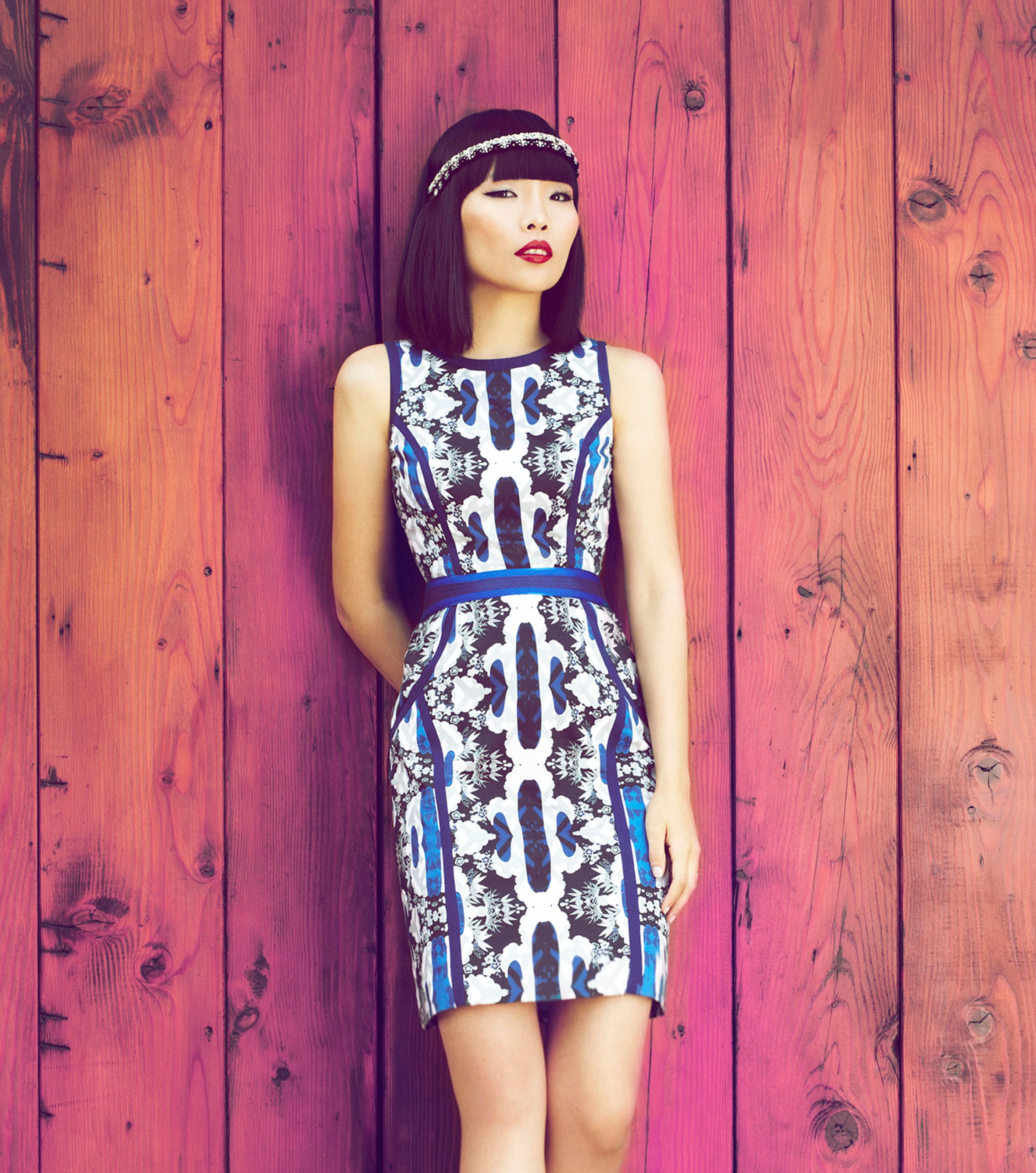 Dami Im Barndoors.jpg