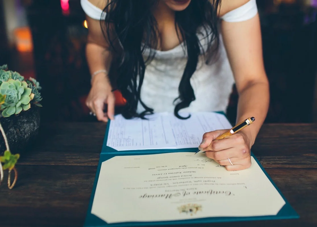 Projekt 3488 Mel+Jess Signing.JPG