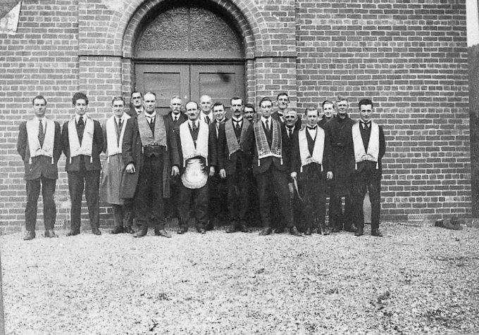 Freemasons outside the Warburton Masonic Lodge on opening day in 1923, now home to Projekt 3488.