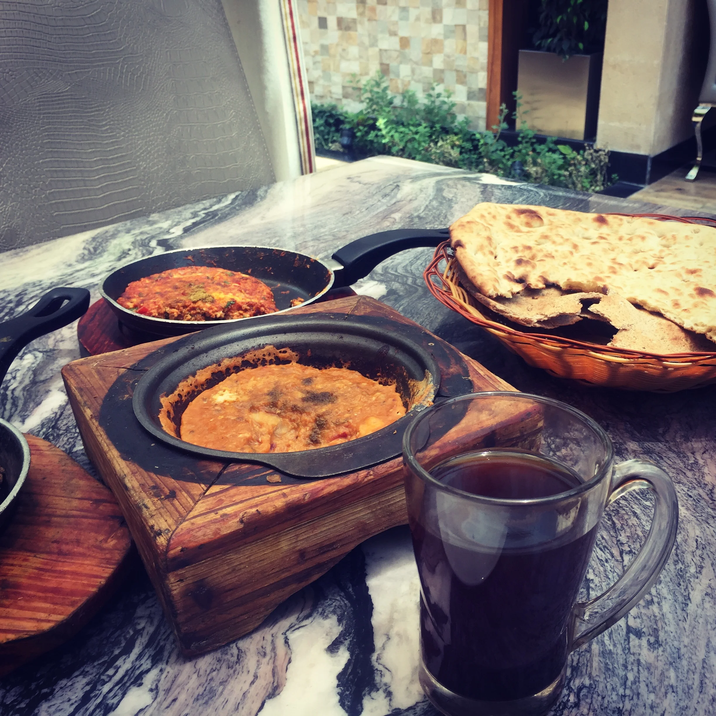 Yemeni/Saudi style of mashed fava beans. Perfect with some tea!