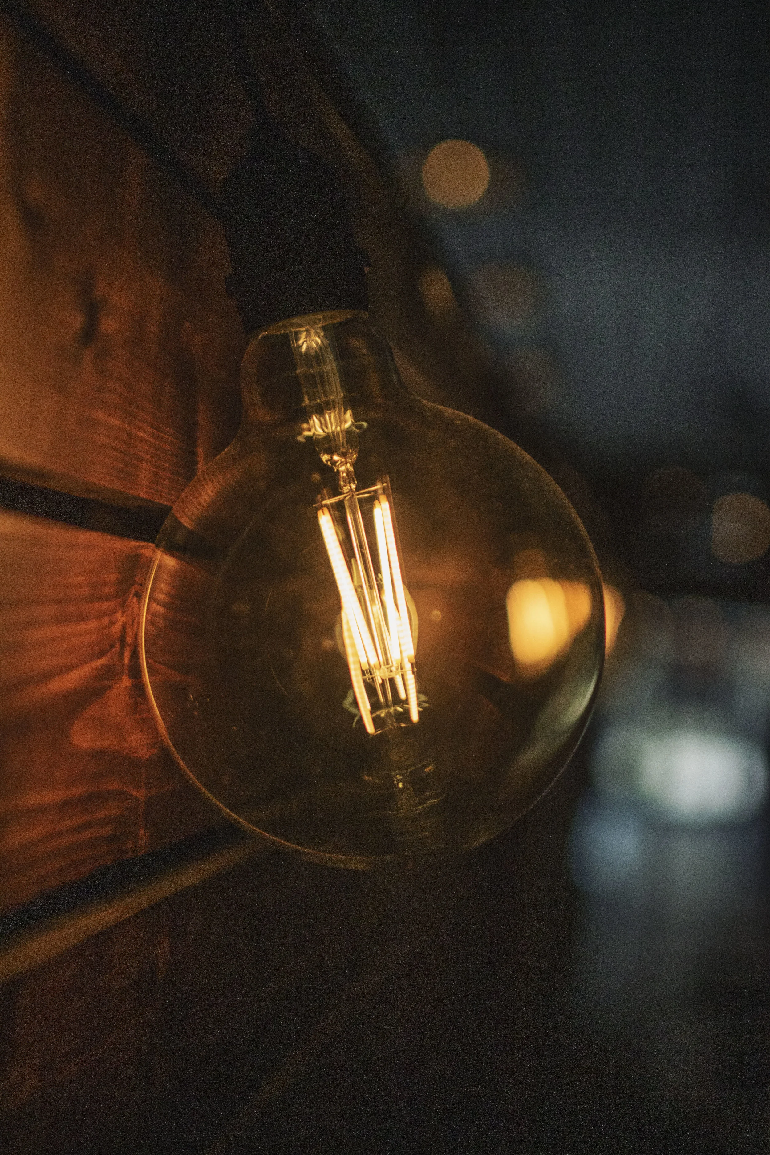 Light blub 1.jpg