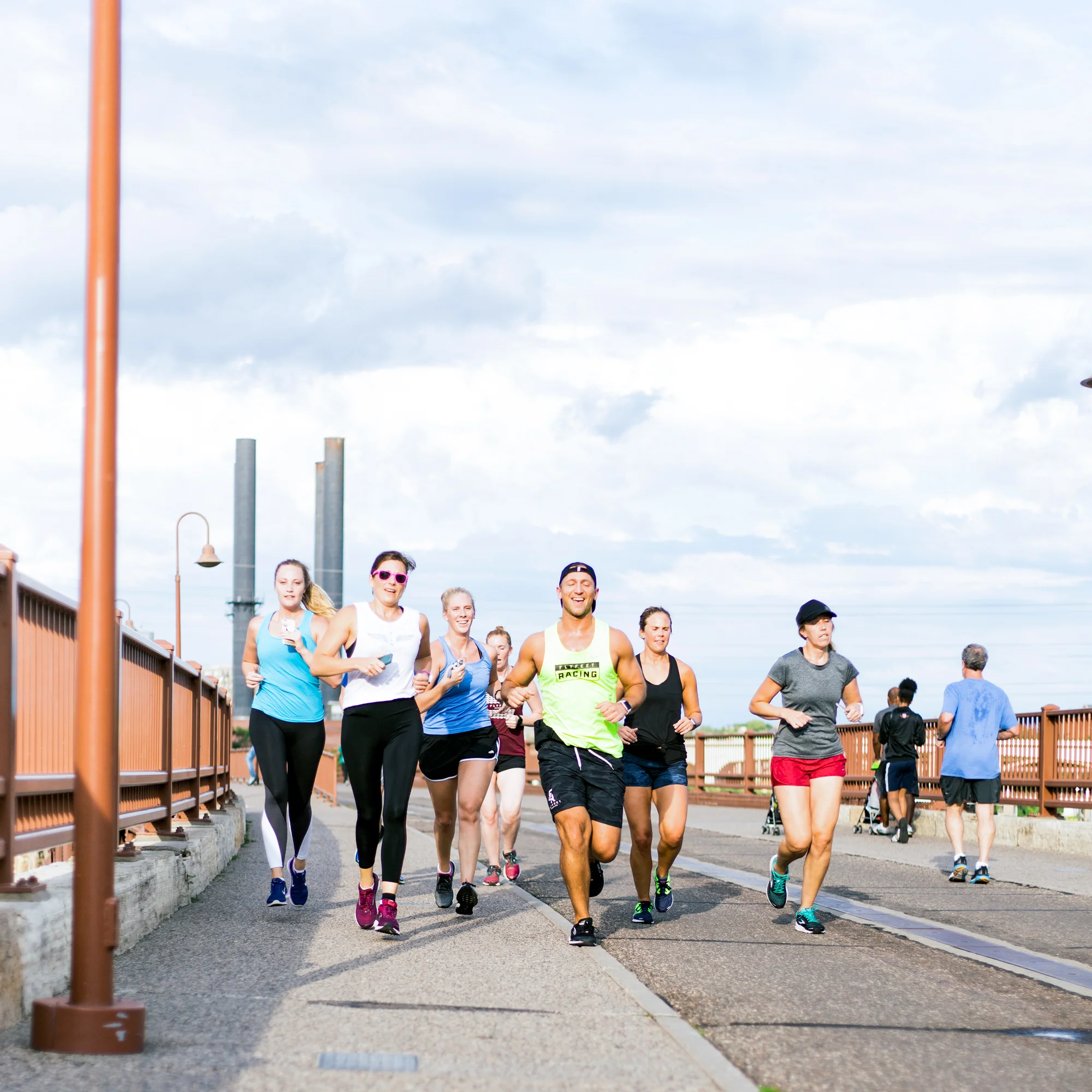 FlyFeetRunning_5Khappyhour_July25_09.jpg