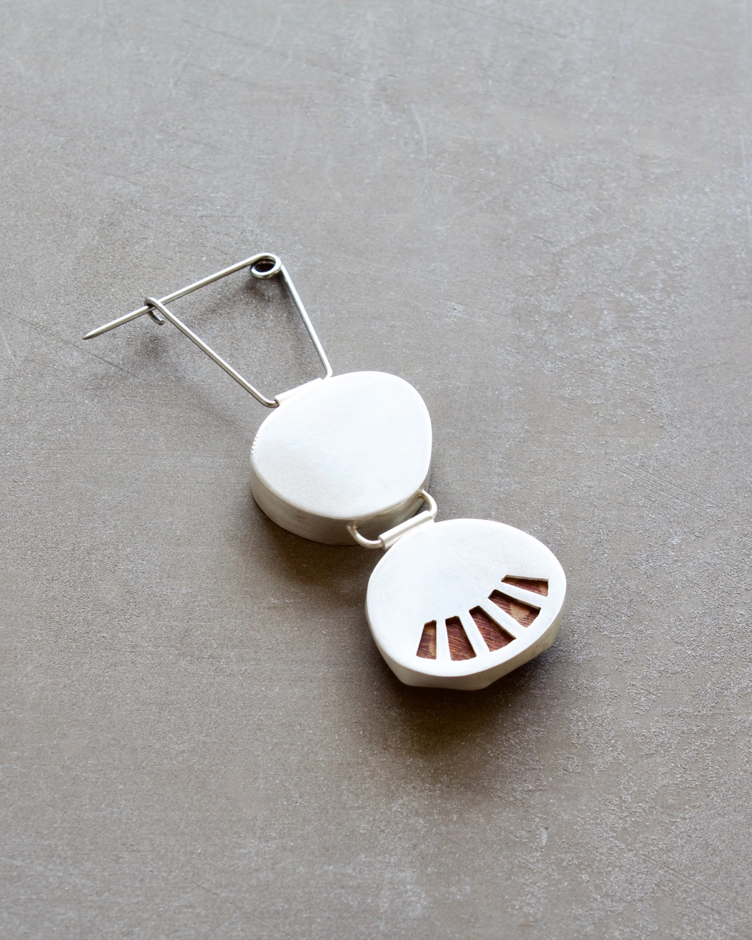 DuckLacewoodBrooch - 1 (1).jpeg