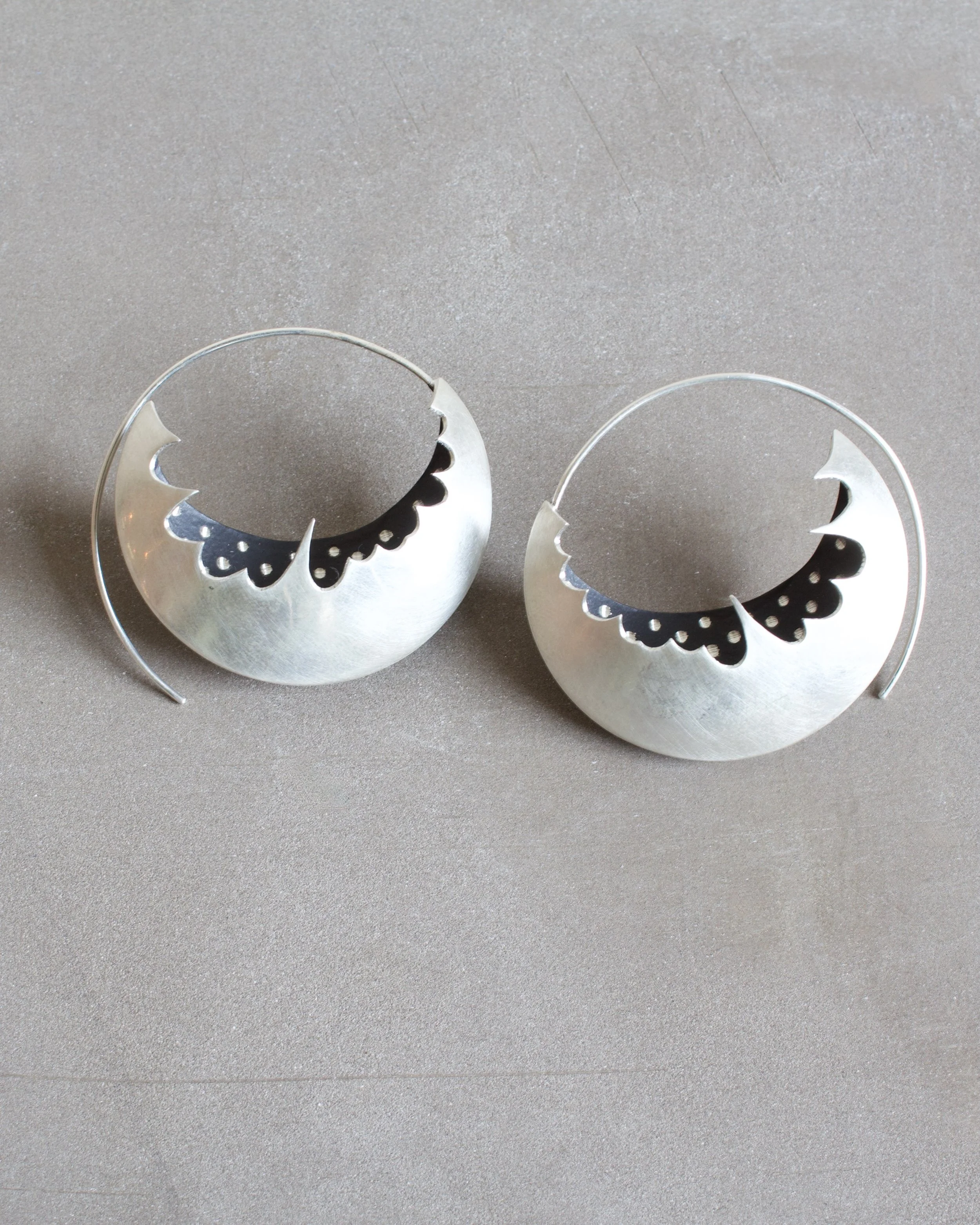 ScoopHoopsSSBlack - 1.jpeg