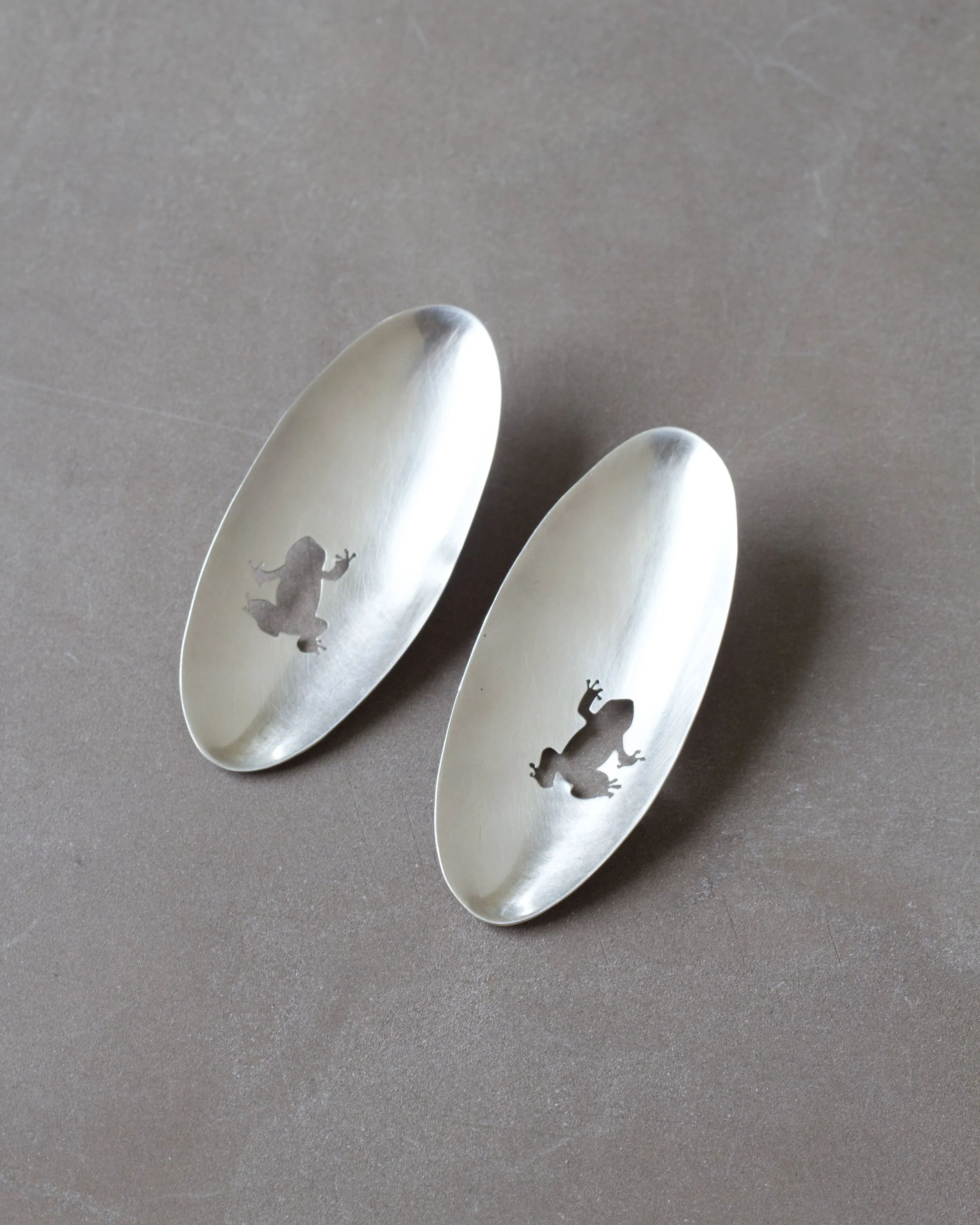 XL Frog Silhouette Oval Ears SS - 1.jpeg