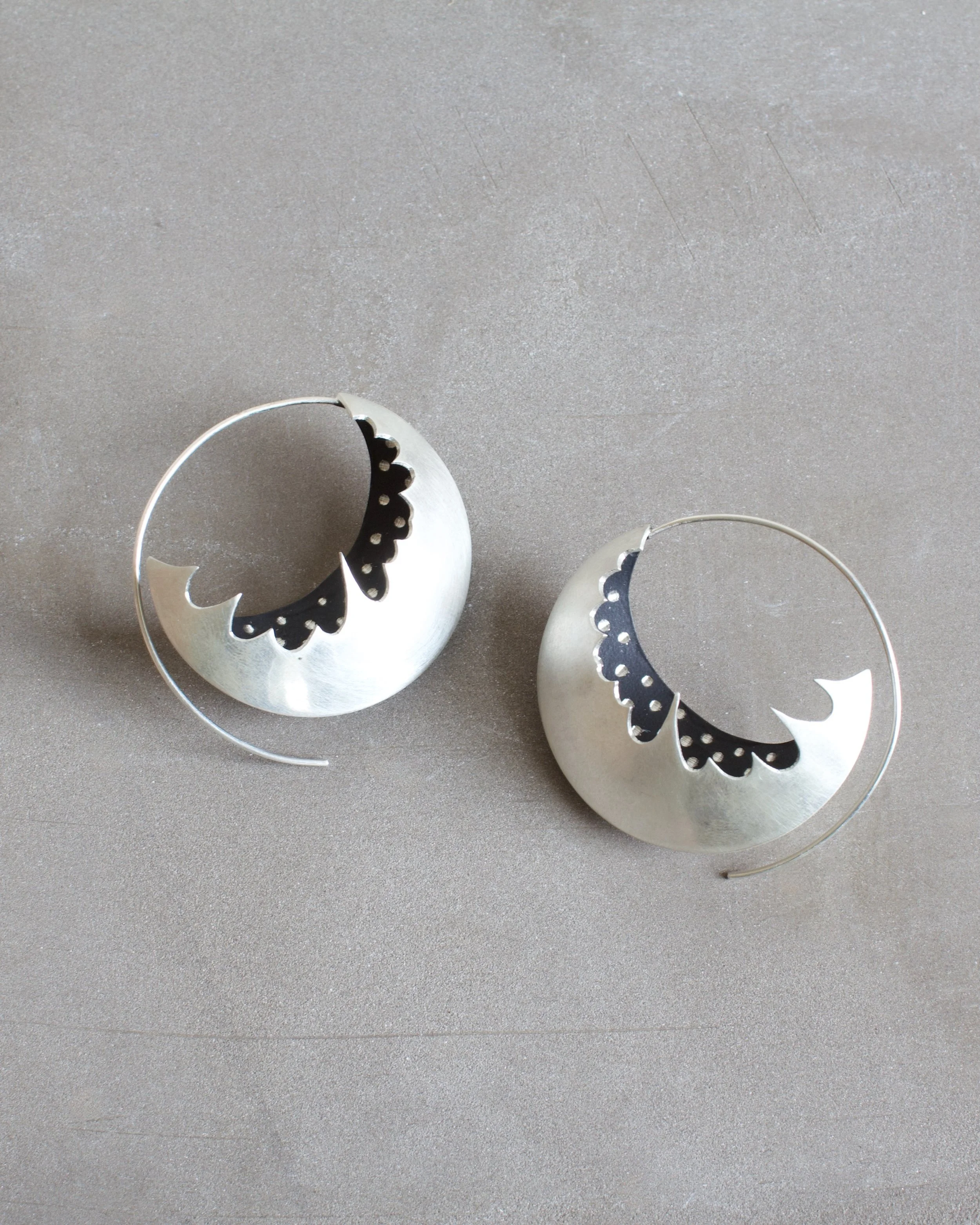 ScoopHoopsSSBlack - 1 (2).jpeg