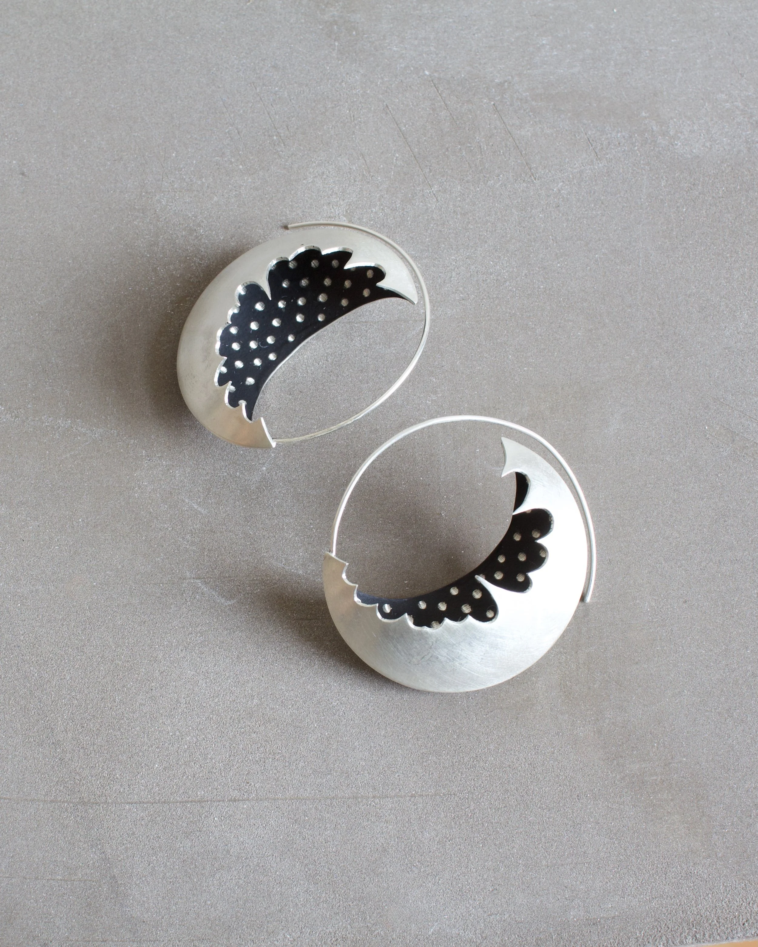 ScoopHoopsSSBlack - 1 (1).jpeg