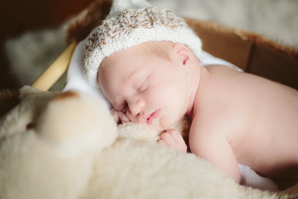 lifestyle, newborn, inspiration, family, indoor, in home, artistic, light and airy, natural light, sunrise, siblings, winter, vibrant, colorful, with baby, poses, inspiration