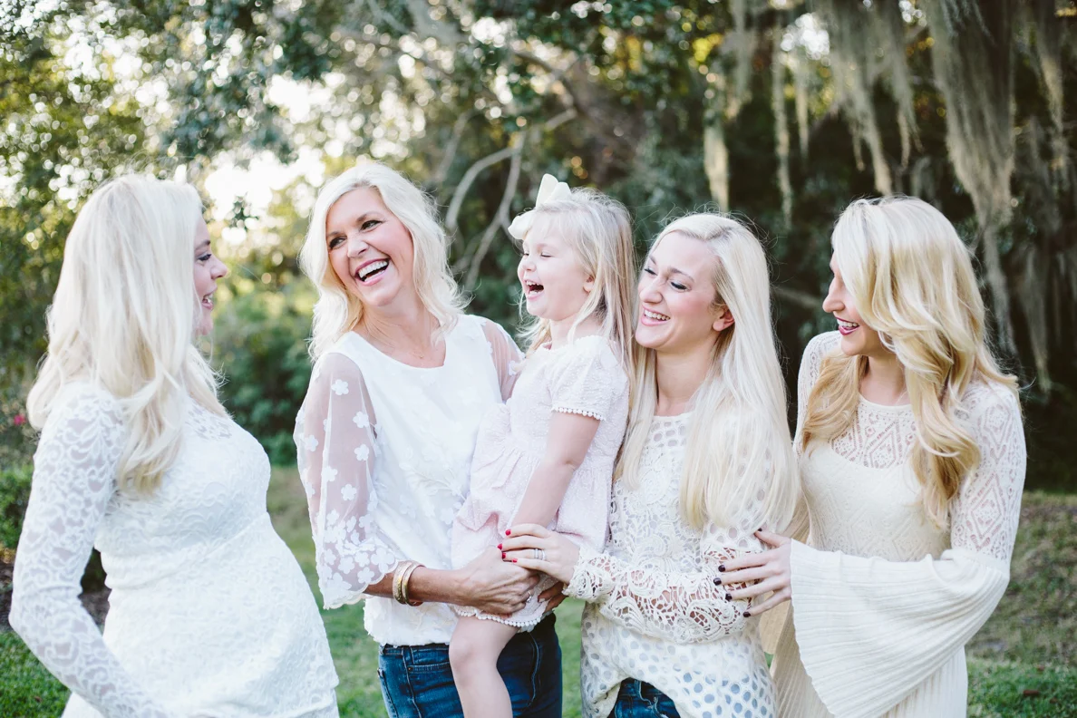 family, extended, summer, spring, sunset, outdoors, poses, ideas, outfits, large, field, inspiration, with older kids, with toddler, color scheme, white, creative, siblings, big, natural light, light and airy, photoshoot, lifestyle