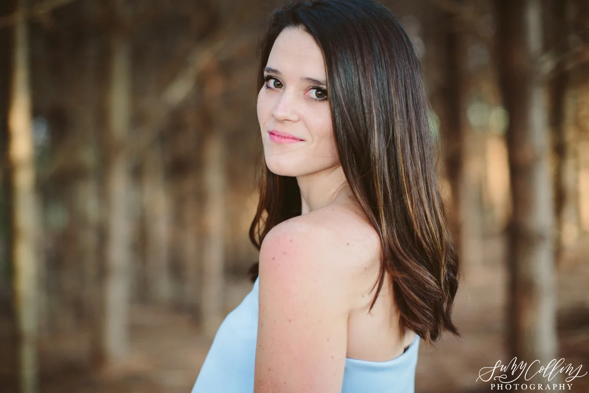 female, senior, portraits, graduate, Knoxville, poses, vineyard, outfits, ideas, college, inspiration, natural light, light and airy, vibrant, colorful, bright, outdoors, head shots, sunset, field, friends, photoshoot, woods