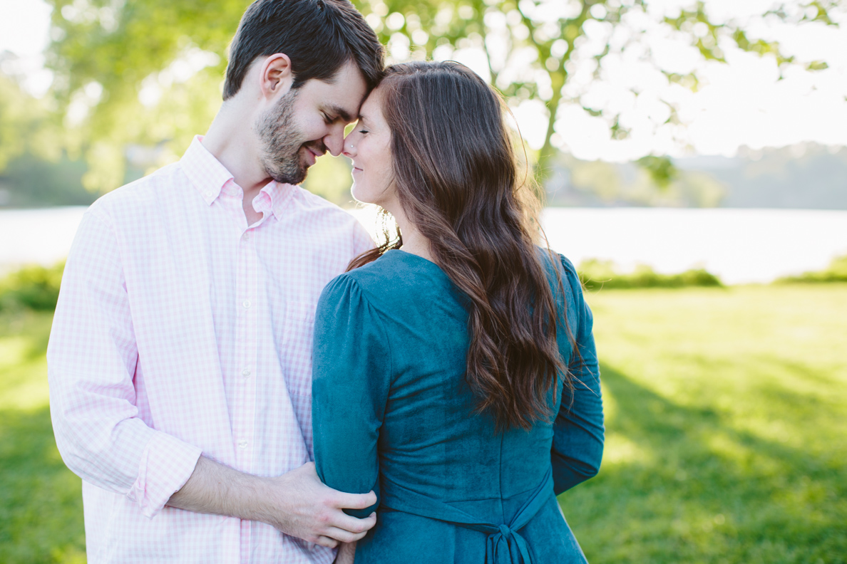 poses, couples, outdoor, Sequoyah hills, Knoxville, Tennessee, engagement, sunset, evening, love, vibrant, colorful, bright, creative, romantic, natural, light and airy, natural light, passion, inspiration, intimate, outfits