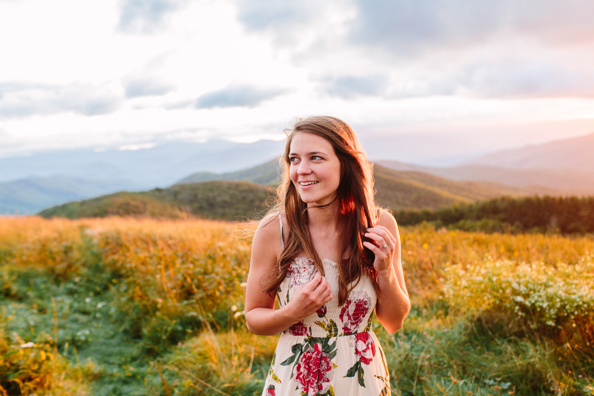 Max Patch Engagement Photos // Mountain Top Sunset // Knoxville Portrait Photographer // Suzy Collins Photography