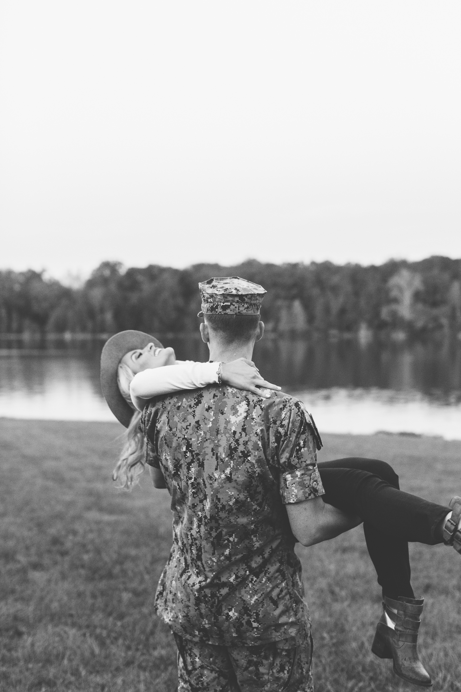 Military Photoshoot in Uniform // Navy Wife // Military Couple Engagement Photos // Suzy Collins Photography // Knoxville Photographer