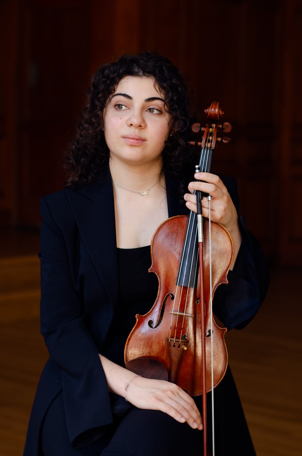  Angelina Tozlyan, violinist 