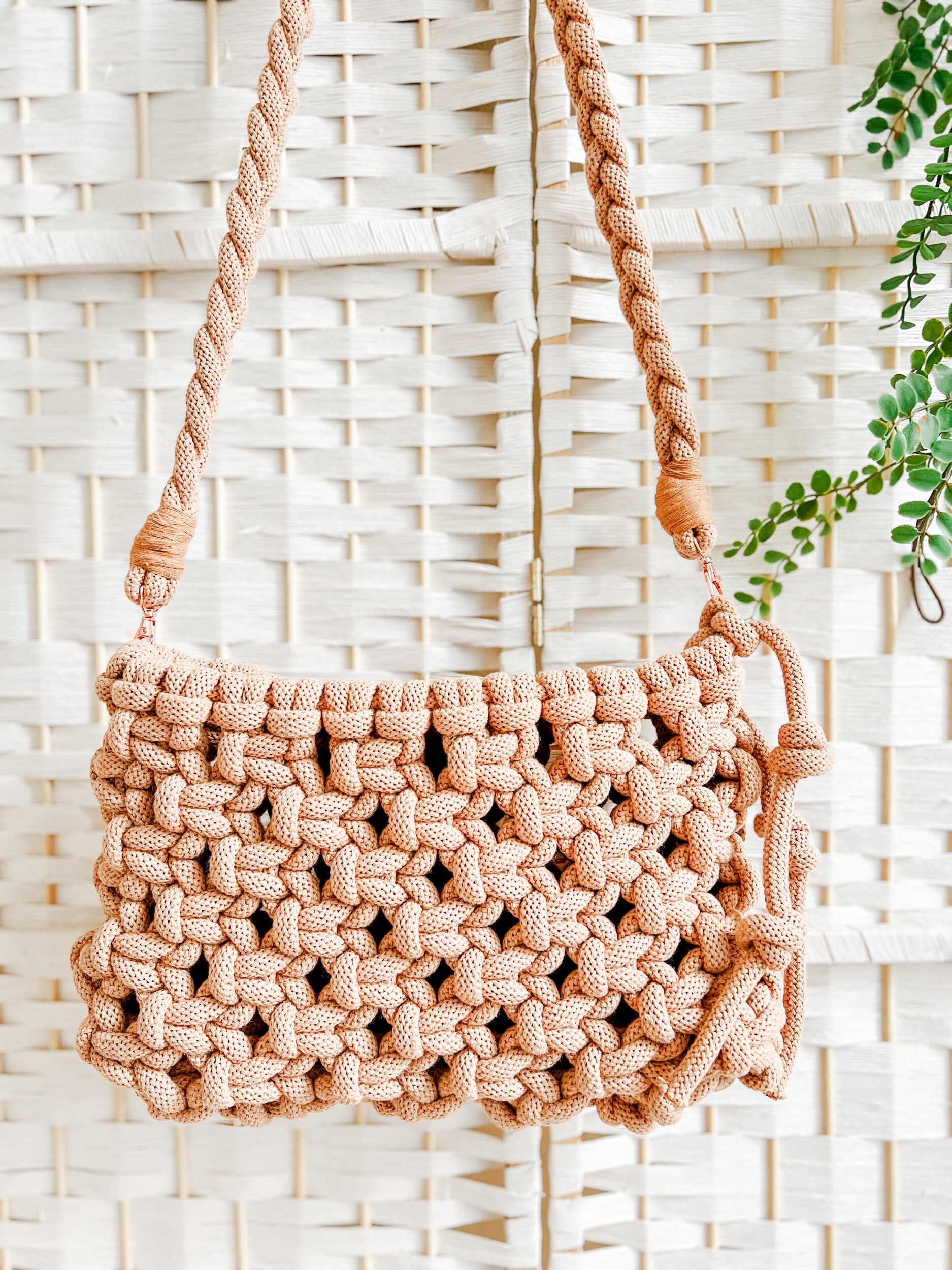 CC6AC0C7-EF50-444E-85DD-59B7144050CF