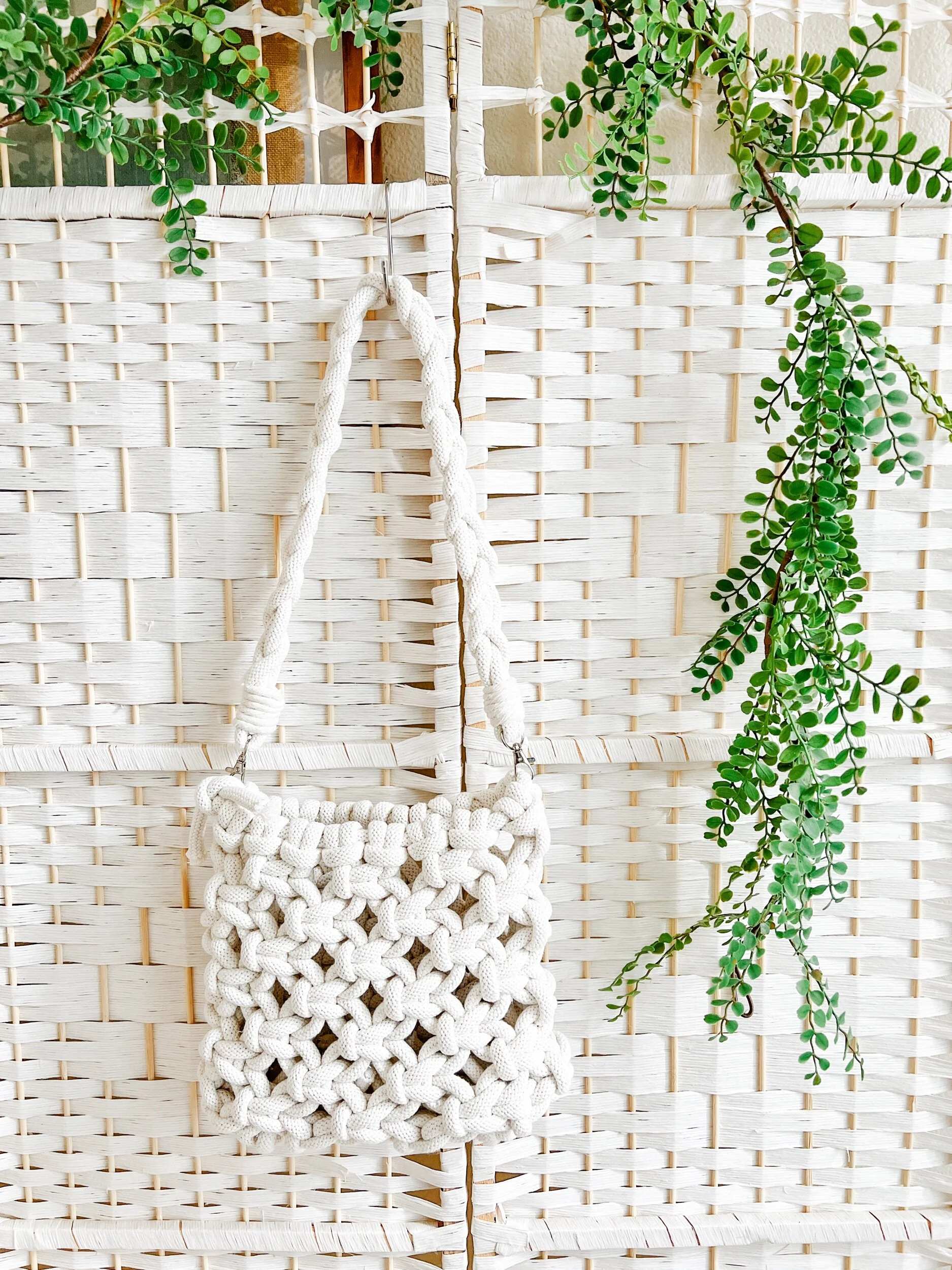 3EE5FACD-26D4-446C-9467-EA652F964C9C