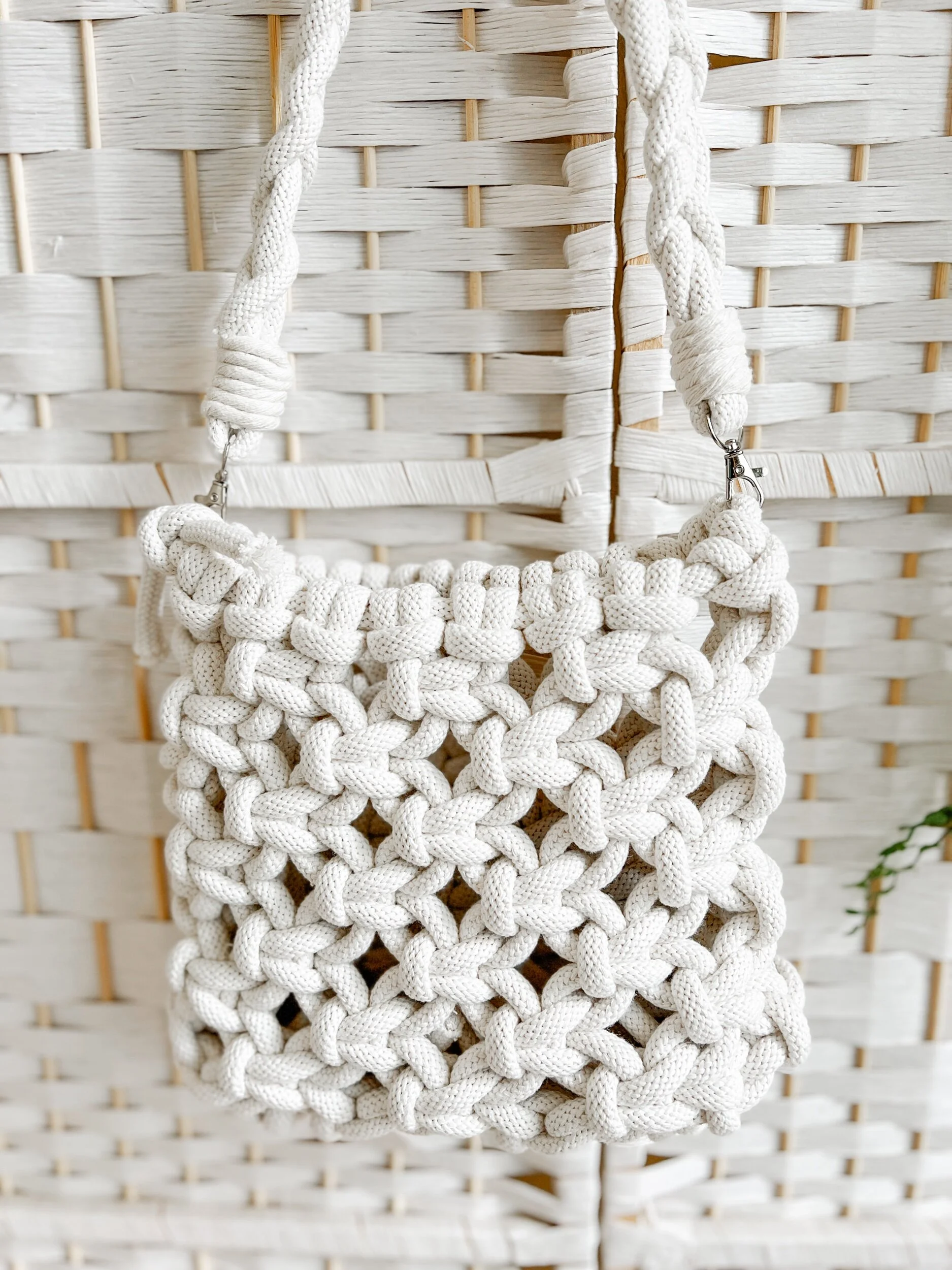 39B42D05-C5BB-4E09-B423-1A00F2E81E23