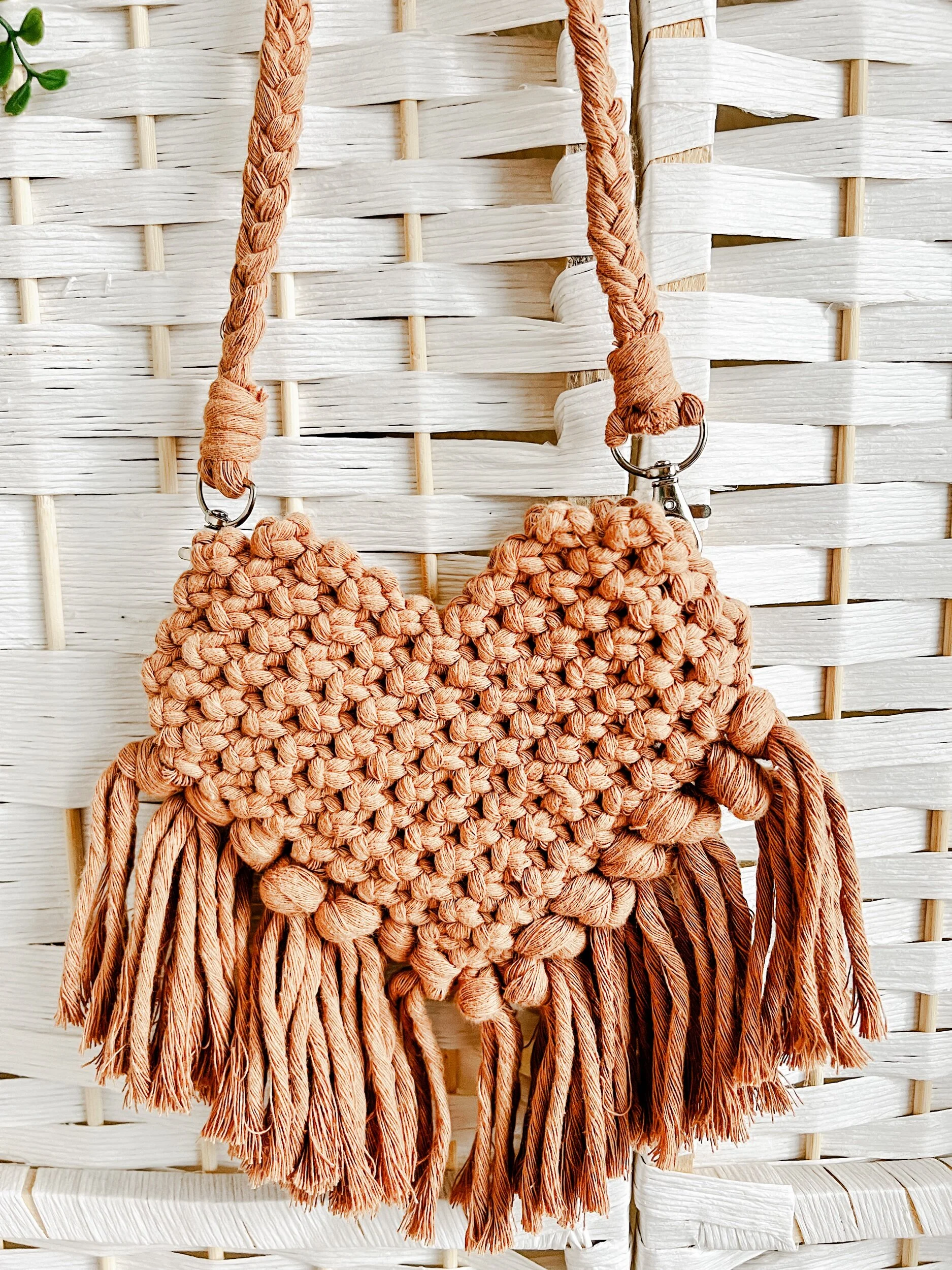 AD3E1118-DCEE-46DD-90AE-24E16E833216