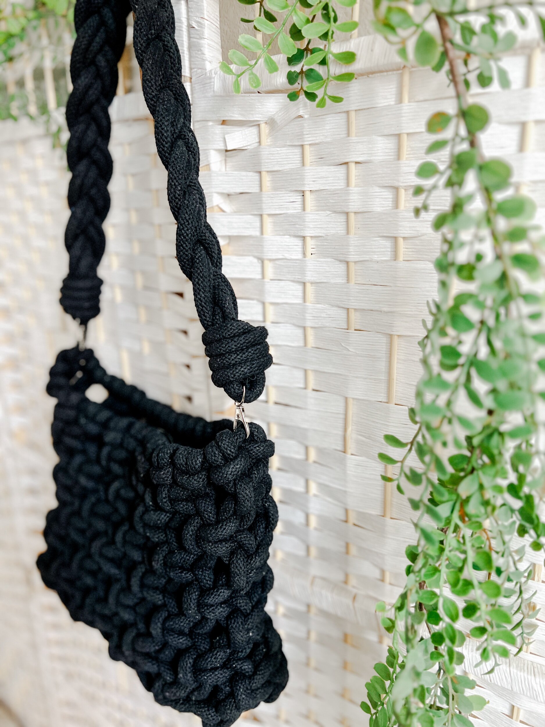 2E3B974E-E0A3-4D79-BEE5-E23262FF142A