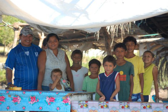 Diestafano, Hermalinda, their children, niece and two nephews