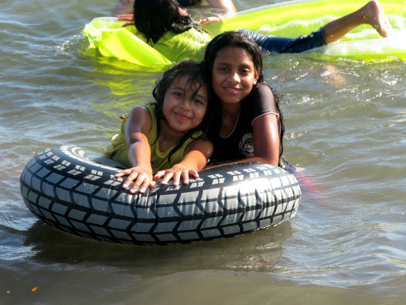 - Hengi and Nayeli at the beach