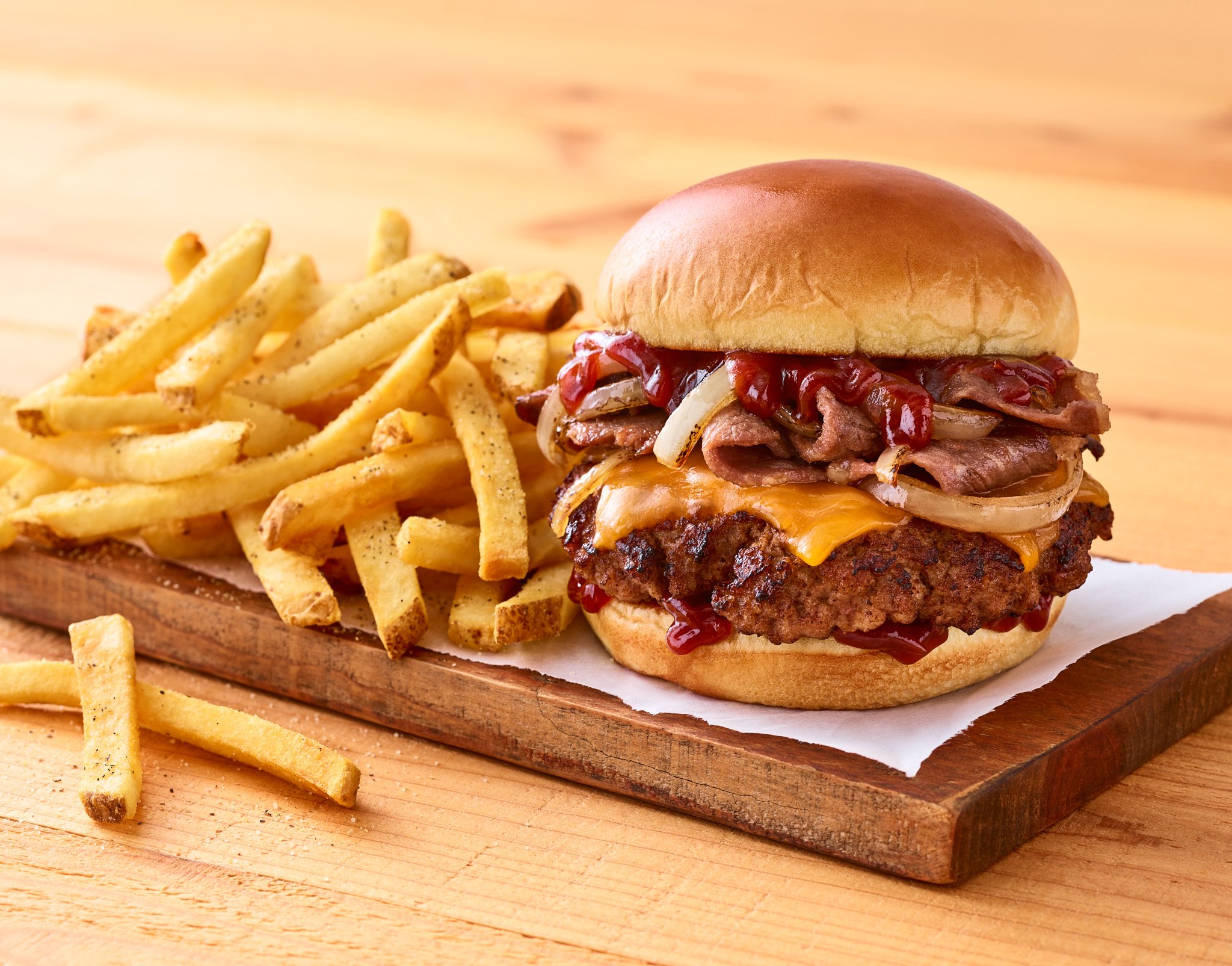 4-Smokehouse-Prime-Rib-Burger-(Reshoot)-0119-080221-R1-V2.jpg