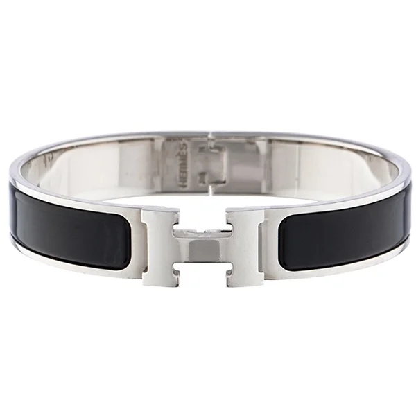 A cool retail price of $600, this fun bracelet can be yours for a few days by joining the Switch Jewelry rental service.&nbsp;