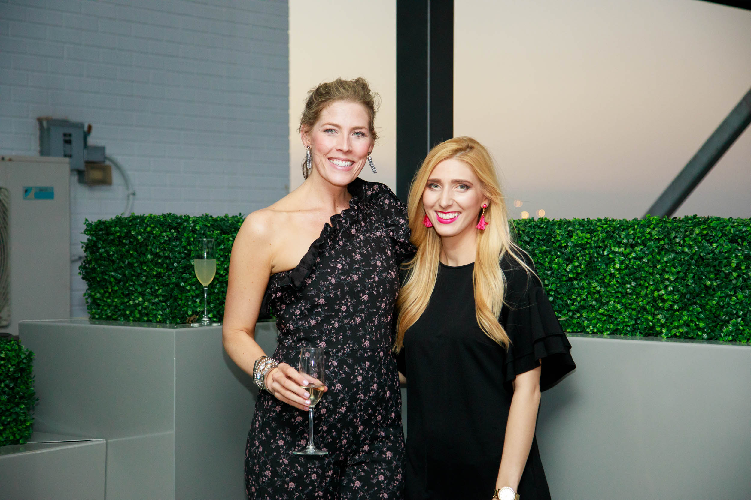 Top US fashion blog, The Borrowed Babes, features the latest Blogger Meet Up Jacksonville Fashion Bloggers at River and Post