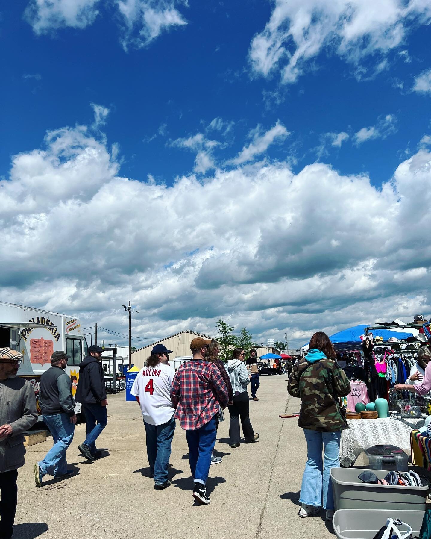 We&rsquo;re so happy for another beautiful day at the market as we open up at @freshstartgrows! 💛 We&rsquo;ll be here with 150+ vendors, food trucks, craft beer and cocktails, games, and more! 🌸