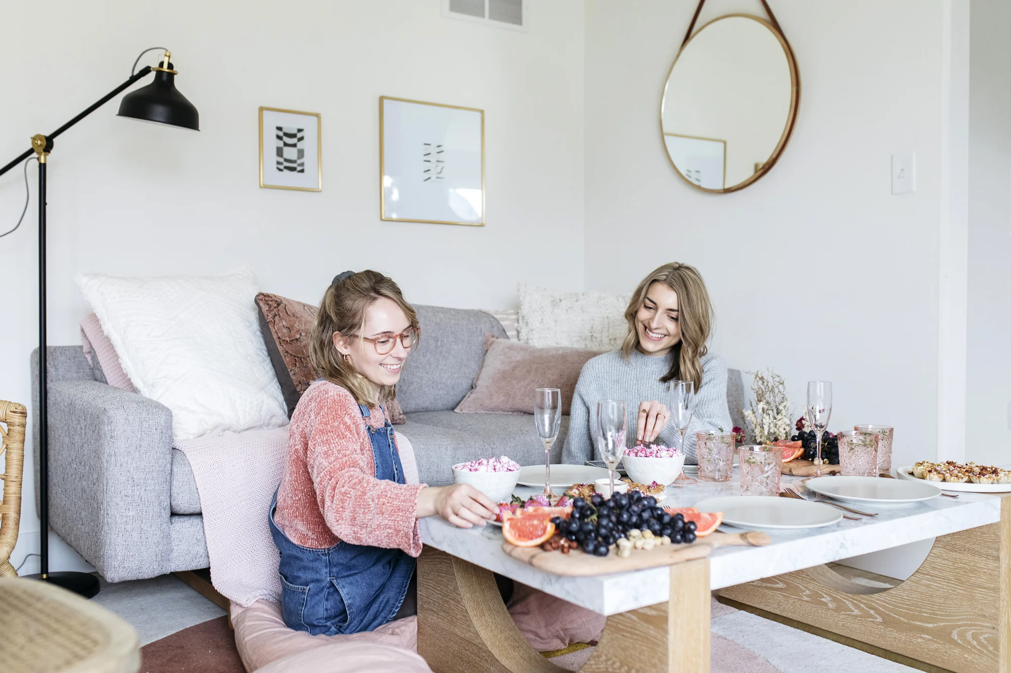 emilyrhess-galentines-brunch-girlfriends (26).jpg