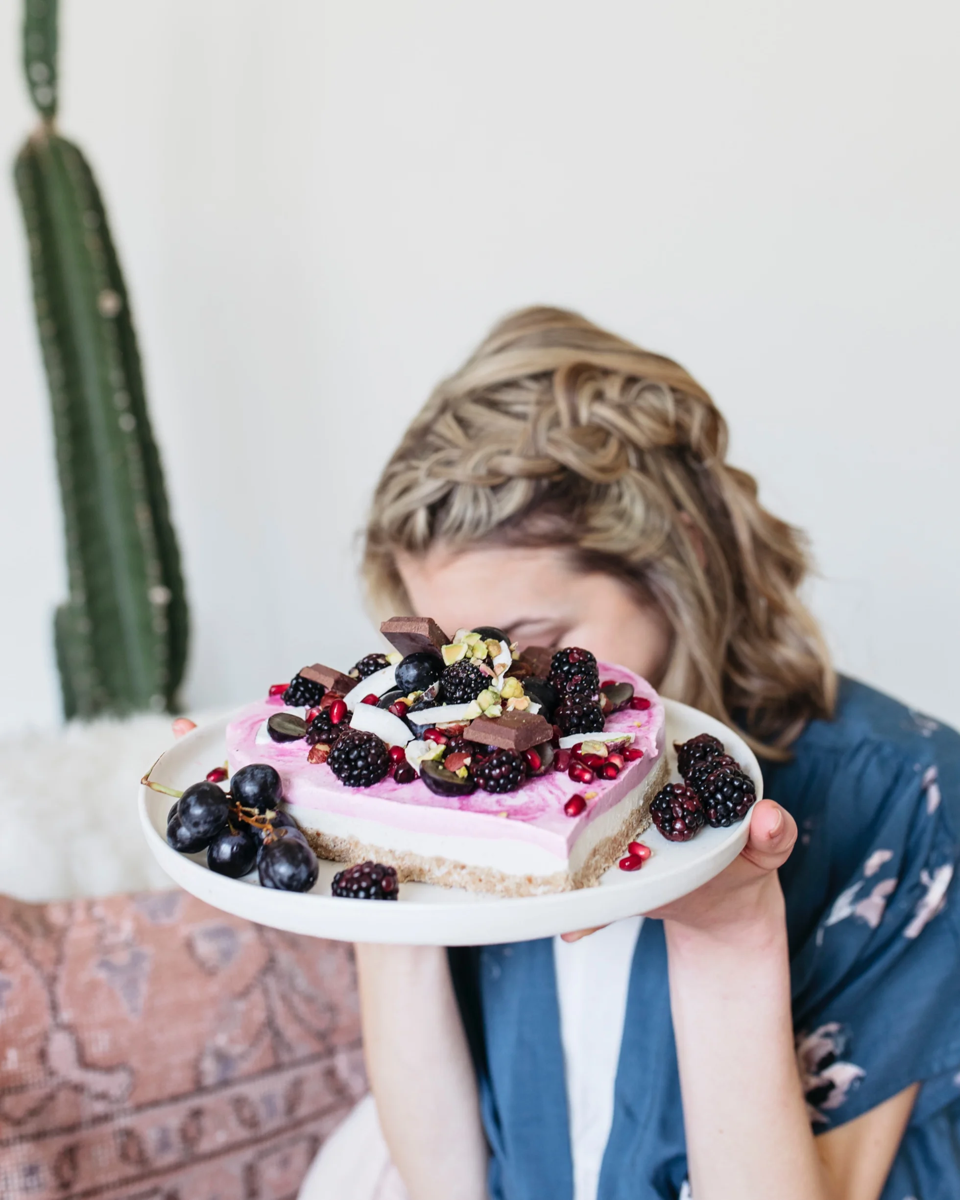 emilyrhess-valentines-sweetheart-raw-vegan-cake+%2815%29.jpg