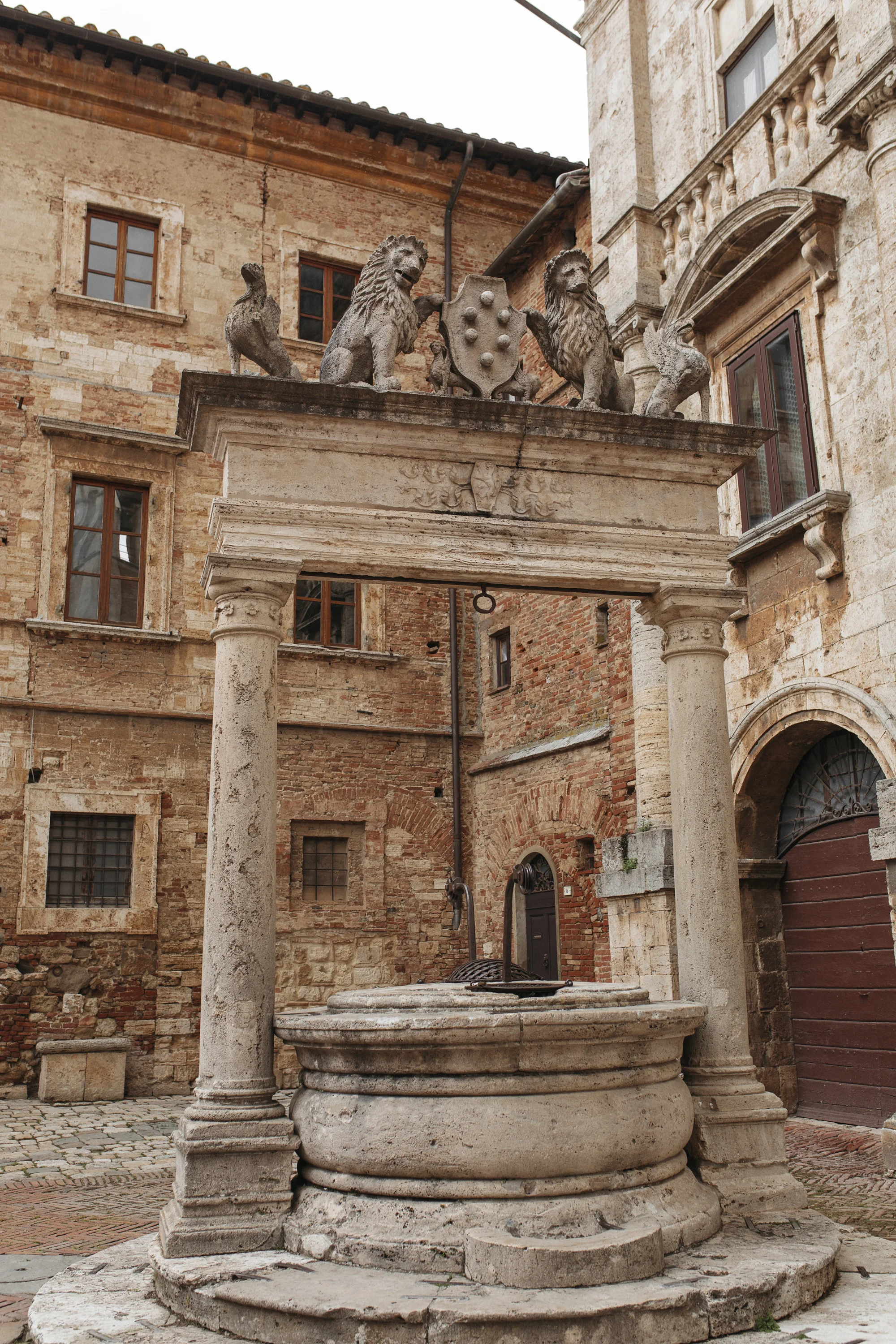 Be inspired by the Italian flow of life, take time to let creativity enter and to do projects well and in your time