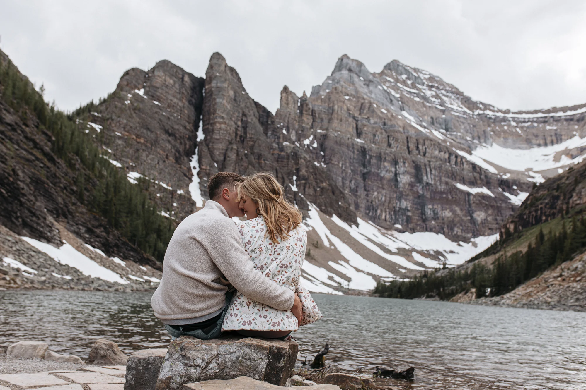 Banff travel guide from creative lifestyle blogger emily r hess. Visit park distillery and rocky mountain bagels and Lake Louise on your trip!