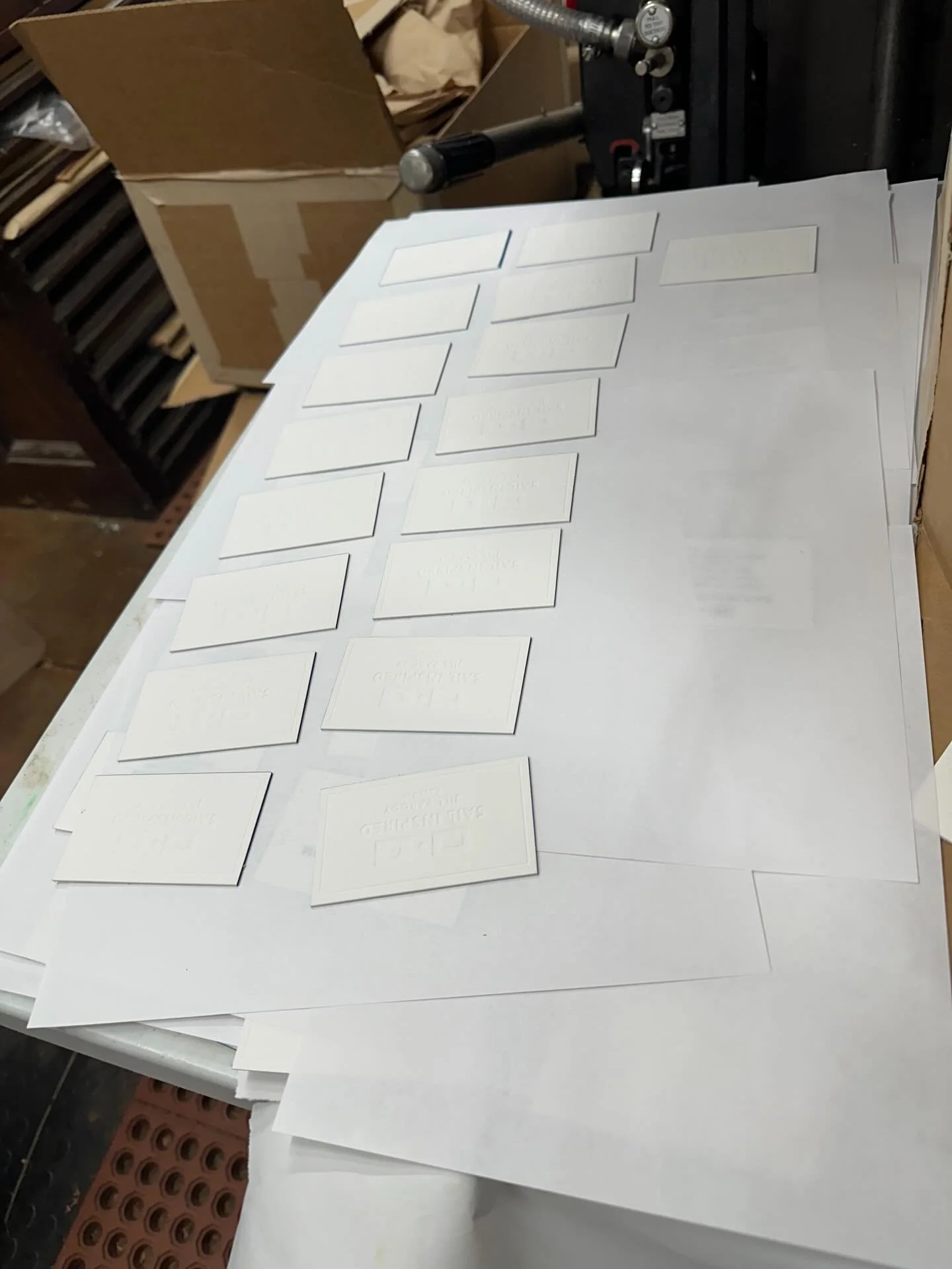 Edge painting this morning&hellip;.to David Russell&rsquo;s Aire Latino. #letterpressprinting #businesscards #classicalguitar