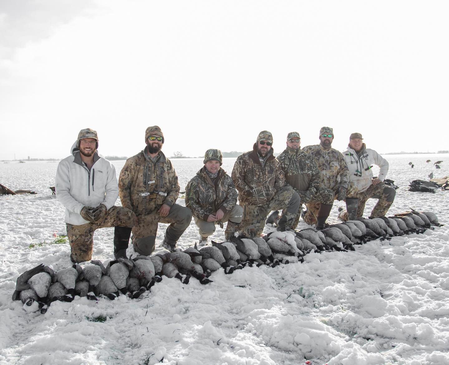 Great times with great people.
..
📸 @noah_harrison_photo
..
.
.
.
#waterfowlhunting #waterfowl #duckhunting #goosehunting #honkers #oklahoma #gooseseason #decoys #snow