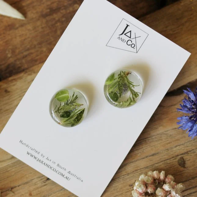 18 mm green Botanical Studs 1