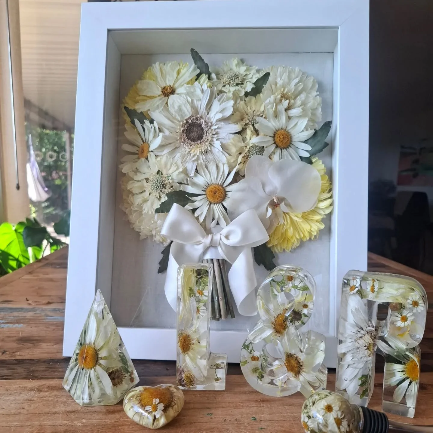 Can't go past an all white set 🤍🤍

#BridalBouquetPreservation #PreservedWeddingFlowers #WeddingMemoriesInResin #BouquetInResin #ResinWeddingKeepsake #WeddingFlowerPreservation #2025Bride