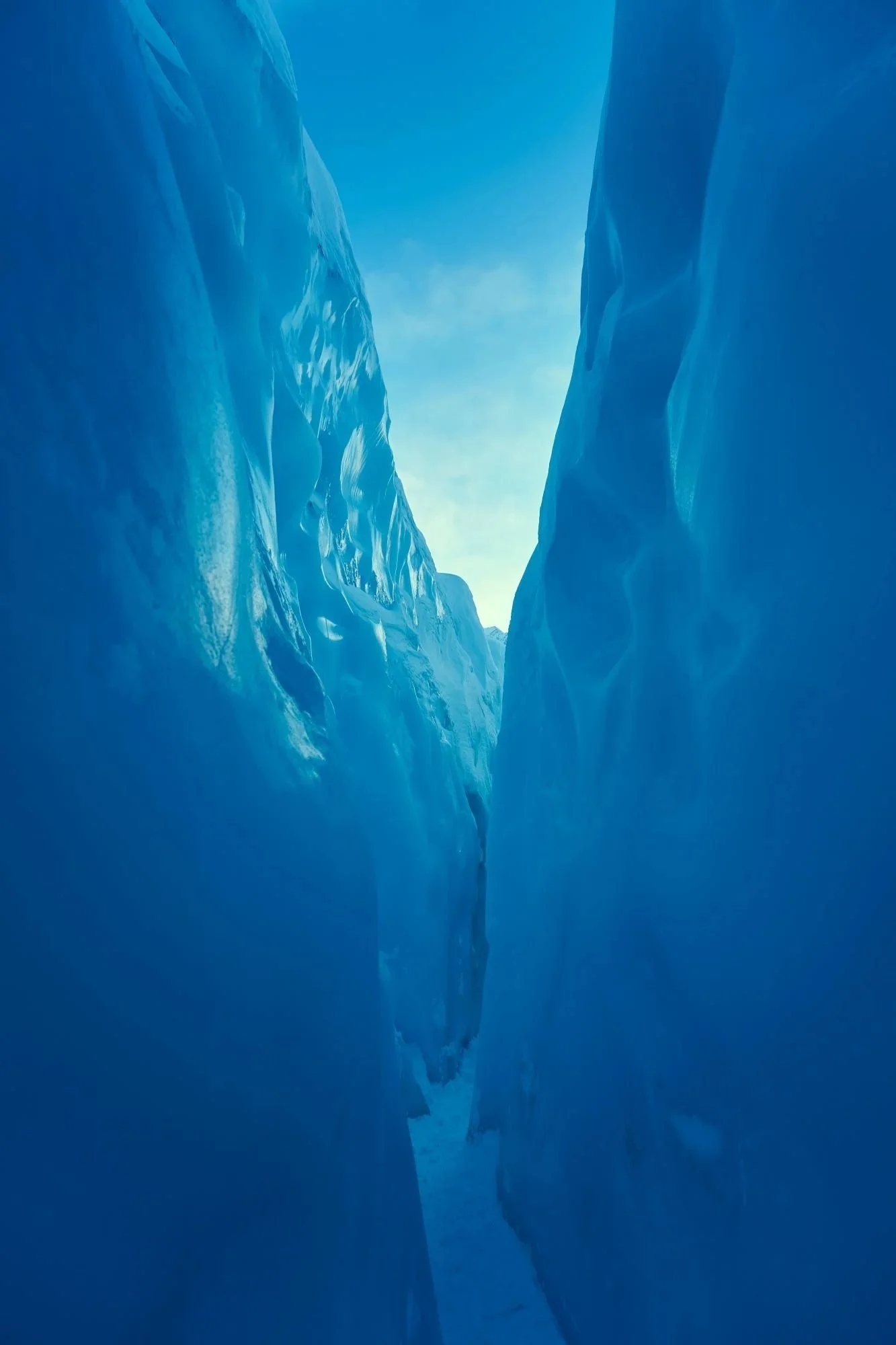 ravenscroft-alaska-landscape-ice-wall-matanuska-glacier.jpg