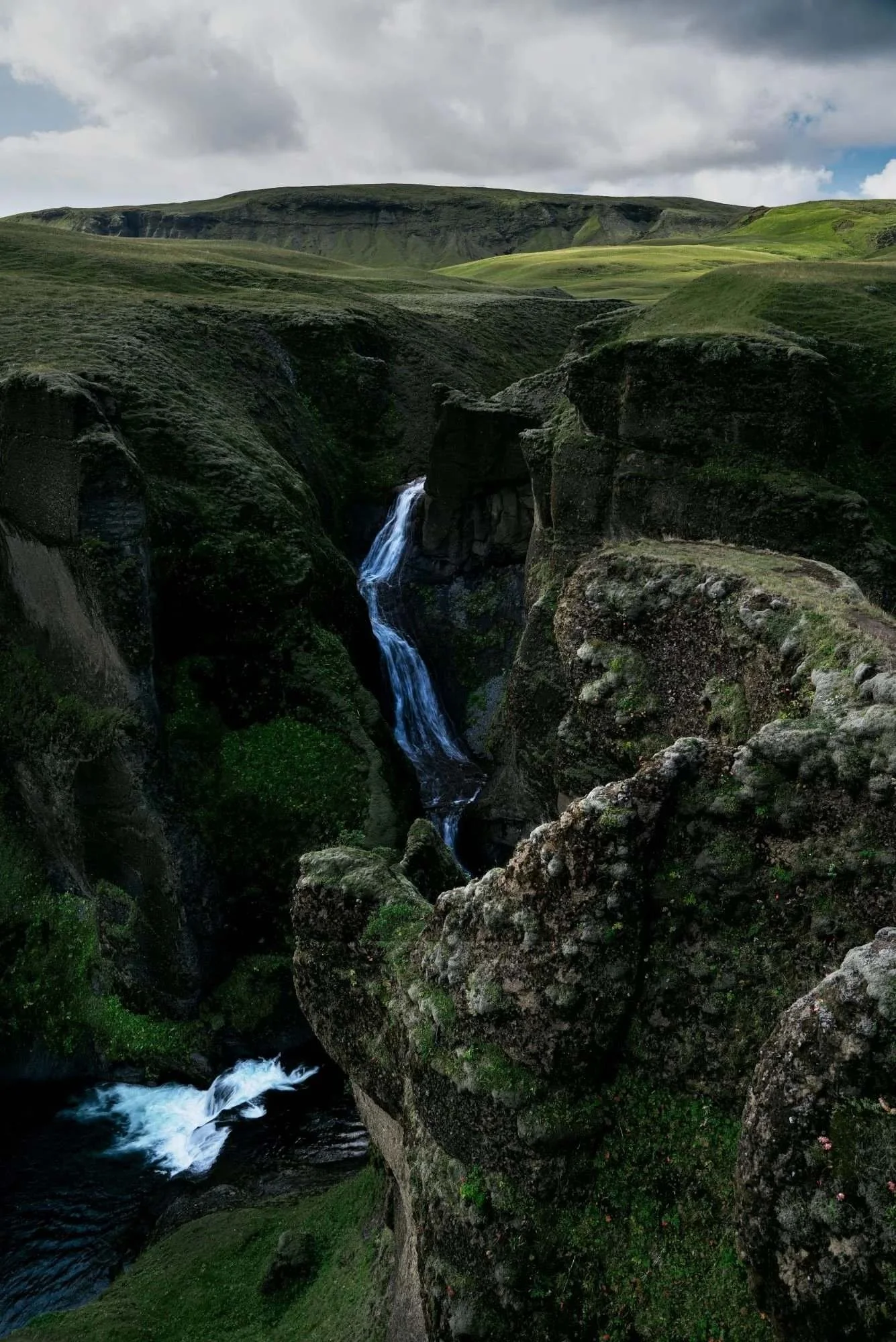 fjarrgljfur-canyon-iceland-ravenscroft-nyc-photographer.jpg