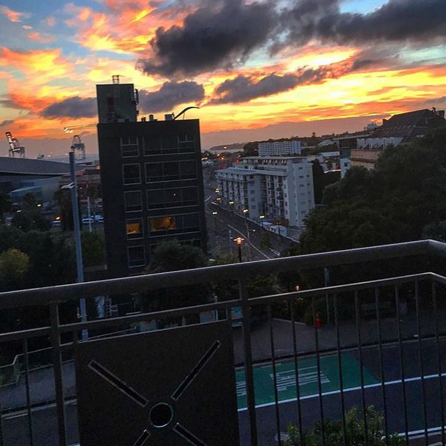 Another amazing photo by one of our residents @caileanp &mdash;&mdash;&mdash;&mdash;&mdash;&mdash;&mdash;&mdash;&mdash;&mdash;&mdash;&mdash;-
#thestatesmanapartments #thestatesman #auckland #aucklandcity #sunset #sunrise #view #apartmentliving #nz #n