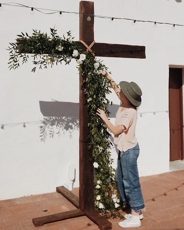 It&rsquo;s been a long two weeks, but a full two weeks. Filled with loved ones and weddings and flowers and travel and all the things that make me feel so so thankful to be alive and working.
&bull;
I have a few weekends open this Fall if you or any 