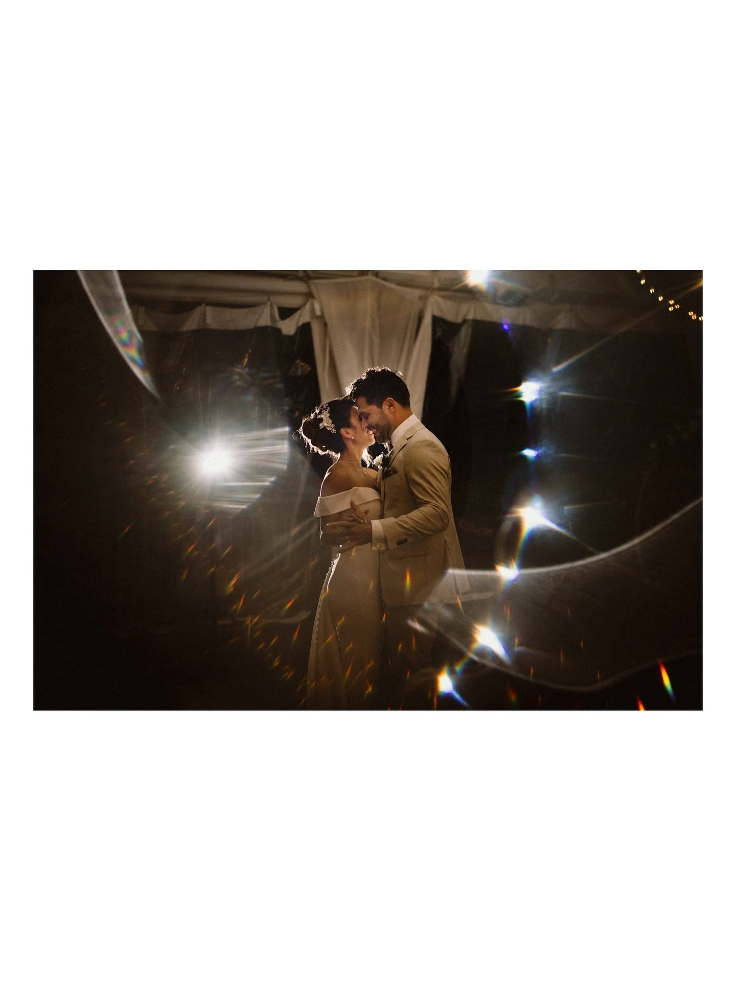 First dance feels πΆ ..
...
....
#vancouverengagement #elopementphotographer #vancouverweddingphotographer #vancouverphotographer #dirtybootsandmessyhair #belovedstories #wanderingweddings #portraitphotographer #beyondthewanderlust #lookslikefilm #el